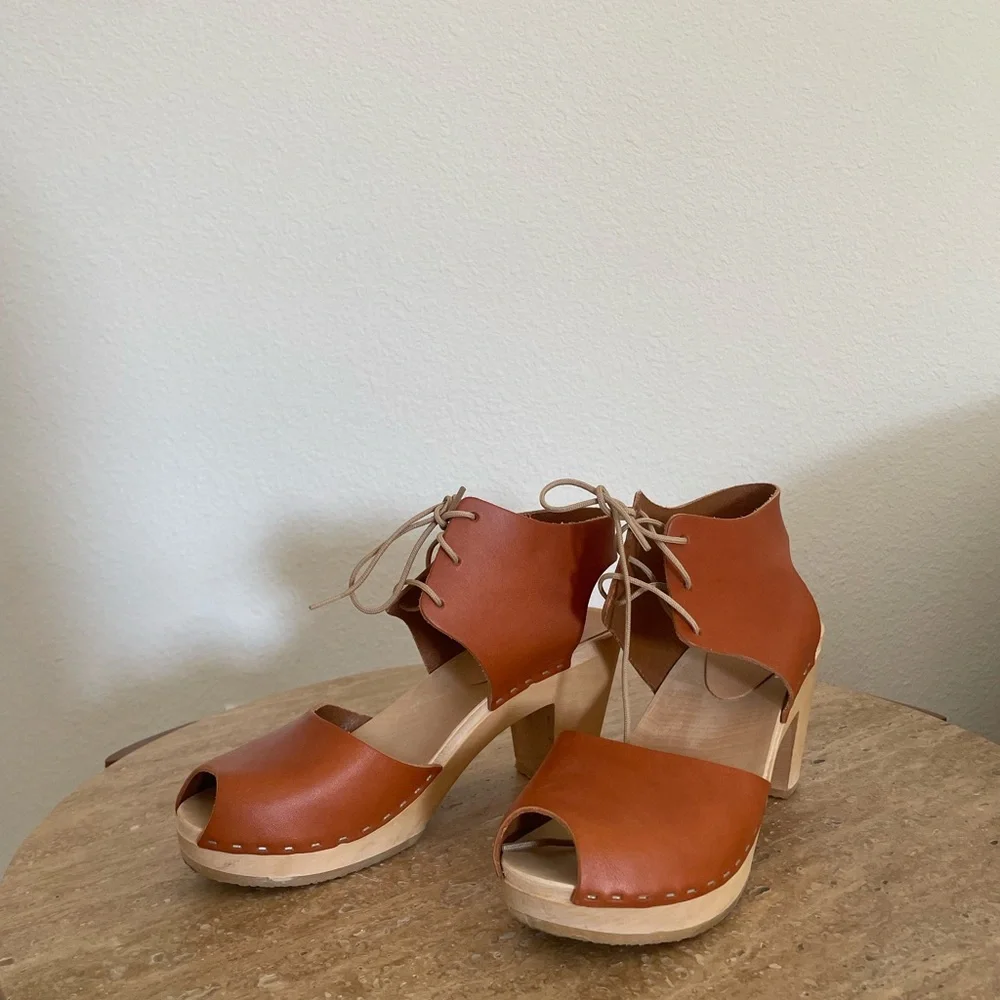 Bryr Tan Leather Lace-Up Clogs - Picture 2 of 4